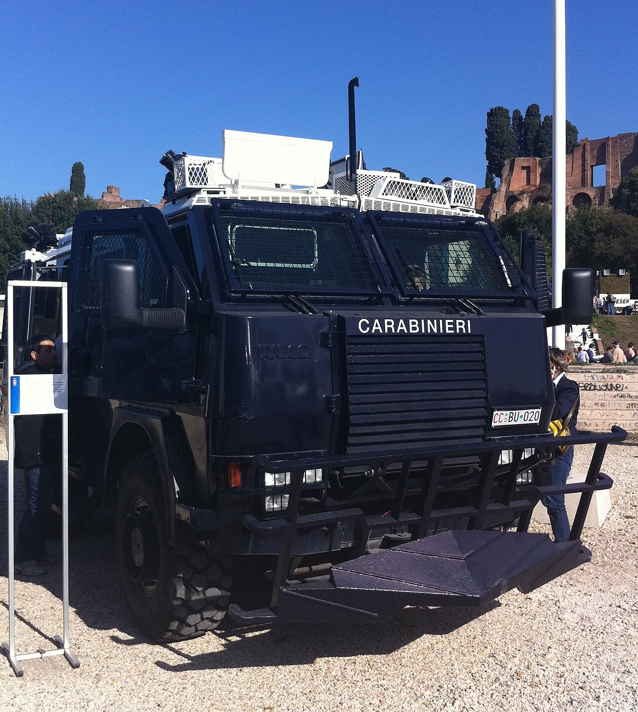 Carabinieri - Bae System RG-12.jpg